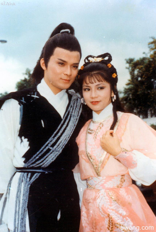 Nổi tiếng với vai Hoàng Dung trong bộ phim 'Anh hùng xạ điêu 1983', Ông Mỹ Linh những tưởng sẽ có một tương lai tươi sáng nhưng cuộc đời cô lại sớm kết thúc ở tuổi 26 vì chuyện tình cảm.
